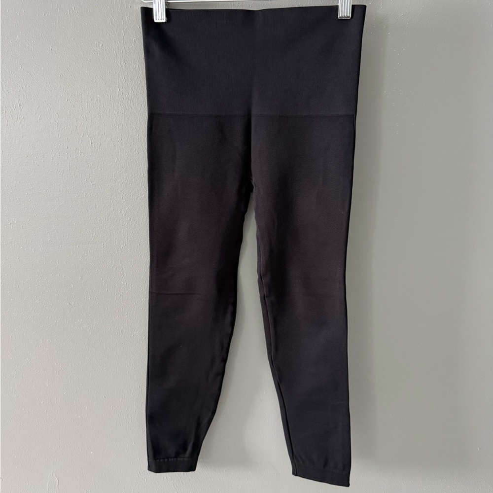 SPANX L Black High-Waisted Shapeware capri leggings